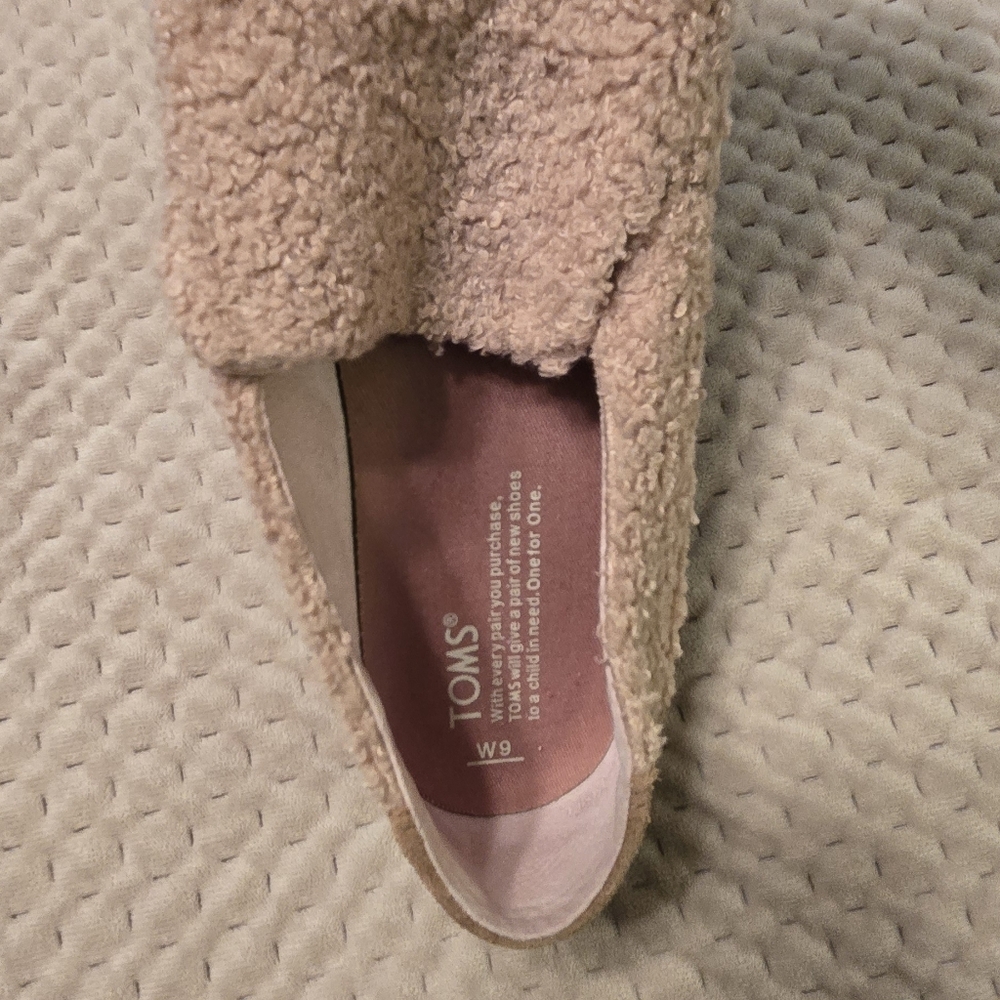 TOMS Women's Fuzzy Tan Shoes